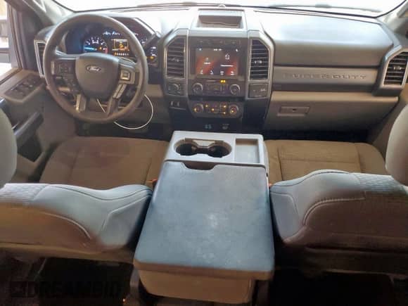 2019 Ford F-250 XL z VIN 1FT7W2B64KEE52565, wystawiony jako Copart lot #89777135 z przebiegiem 240 090 mil mil oraz Czysty tytuł • Clean title. Historia ofert i sprzedaży dostępna na DreamBid. Obrazek 8.