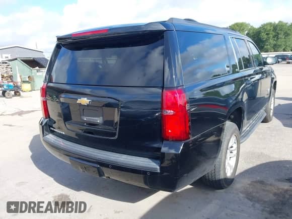 2017 Chevrolet Suburban LT with VIN 1GNSCHKC8HR233807, listed as a IAAI auction lot 42544768 with 154,007 mi miles and . Bid and sale history available at DreamBid. Image 4.