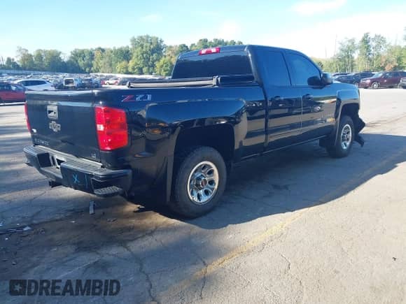 2019 Chevrolet Silverado 1500 LT z VIN 2GCVKPEC1K1231430, wystawiony jako IAAI lot #43174279 z przebiegiem 117 576 mil mil oraz . Historia ofert i sprzedaży dostępna na DreamBid. Obrazek 4.
