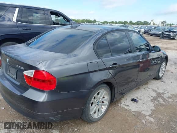 2007 BMW 3 Series 328i z VIN WBAVA33597PV66474, wystawiony jako IAAI lot #43270573 z przebiegiem 125 820 mil mil oraz . Historia ofert i sprzedaży dostępna na DreamBid. Obrazek 4.