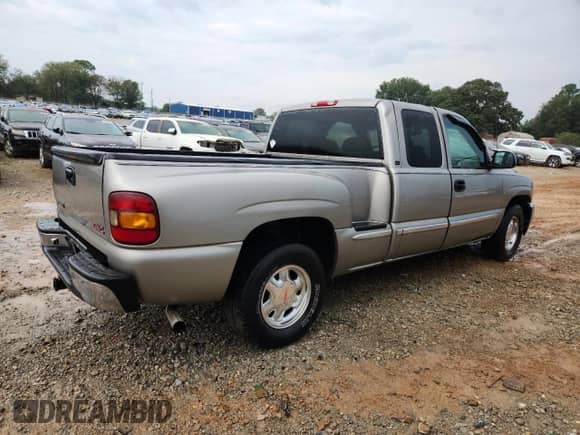 2000 GMC Sierra 1500 SLE with VIN 2GTEC19T5Y1341734, listed as a Copart auction lot 81318745 with 138,775 mi miles and Salvage title. Bid and sale history available at DreamBid. Image 3.