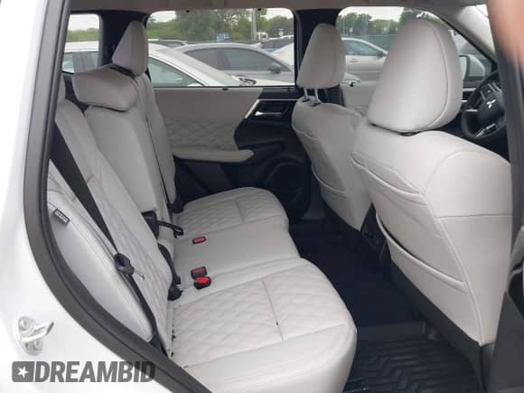 2024 Mitsubishi Outlander SEL with VIN JA4J3WA88RZ057293, listed as a IAAI auction lot 42035645 with 14,470 mi miles and . Bid and sale history available at DreamBid. Image 8.