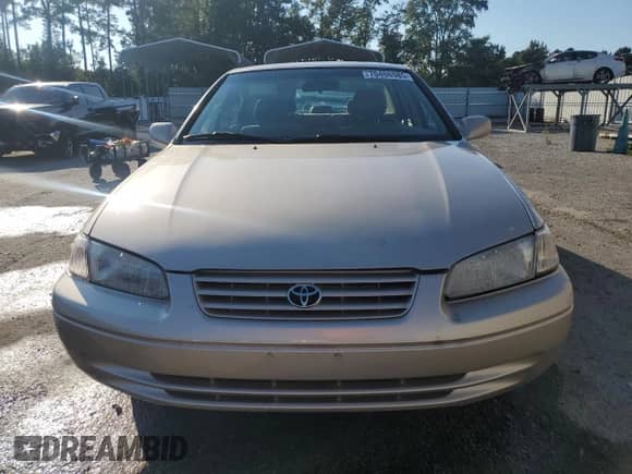 1998 Toyota Camry LE z VIN 4T1BG22K0WU380582, wystawiony jako Copart lot #70406985 z przebiegiem Nie podano mil oraz Szkoda całkowita • Salvage title. Historia ofert i sprzedaży dostępna na DreamBid. Obrazek 5.
