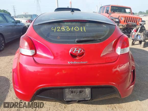 2016 Hyundai Veloster z VIN KMHTC6AD0GU264343, wystawiony jako IAAI lot #42531011 z przebiegiem 105 607 mil mil oraz . Historia ofert i sprzedaży dostępna na DreamBid. Obrazek 17.