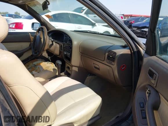 1996 Toyota Camry LE z VIN JT2BF12K0T0176314, wystawiony jako IAAI lot #42730853 z przebiegiem 197 978 mil mil oraz . Historia ofert i sprzedaży dostępna na DreamBid. Obrazek 5.