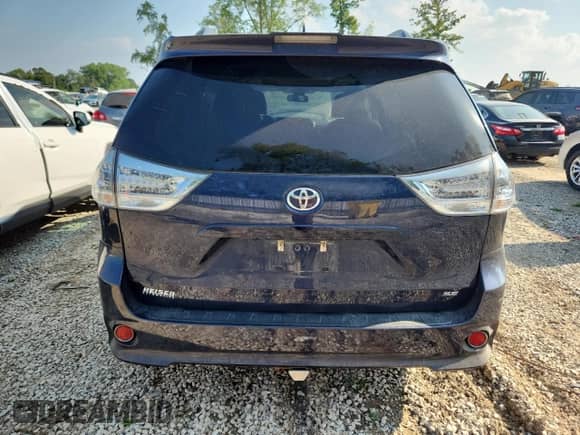 2019 Toyota Sienna SE with VIN 5TDXZ3DC0KS984308, listed as a Copart auction lot 69139235 with 90,252 mi miles and Salvage title. Bid and sale history available at DreamBid. Image 6.