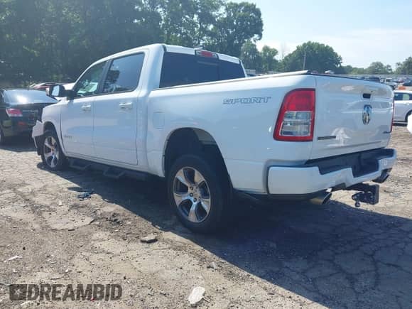 2020 Ram 1500 Big Horn z VIN 1C6SRFFT6LN182501, wystawiony jako IAAI lot #42794231 z przebiegiem 56 192 mil mil oraz . Historia ofert i sprzedaży dostępna na DreamBid. Obrazek 3.