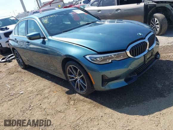 2021 BMW 3 Series 330e xDrive z VIN 3MW5P9J07M8B73432, wystawiony jako IAAI lot #43228949 z przebiegiem 37 102 mil mil oraz . Historia ofert i sprzedaży dostępna na DreamBid. Obrazek 1.