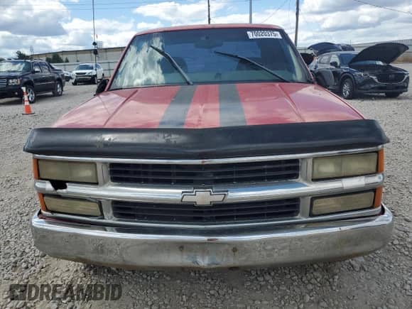 1998 Chevrolet Silverado 1500 z VIN 1GCEC19R2WE165144, wystawiony jako Copart lot #70020375 z przebiegiem 354 838 mil mil oraz Szkoda całkowita • Salvage title. Historia ofert i sprzedaży dostępna na DreamBid. Obrazek 5.