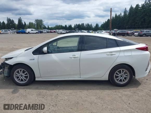 2018 Toyota Prius Plus z VIN JTDKARFP2J3078424, wystawiony jako IAAI lot #42532918 z przebiegiem 93 465 mil mil oraz . Historia ofert i sprzedaży dostępna na DreamBid. Obrazek 15.