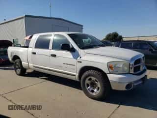 2007 Dodge 1500 SLT z VIN 3D7KR19D97G701979, wystawiony jako Copart lot #90297205 z przebiegiem 250 588 mil mil oraz Szkoda całkowita • Salvage title. Historia ofert i sprzedaży dostępna na DreamBid. Obrazek 4.