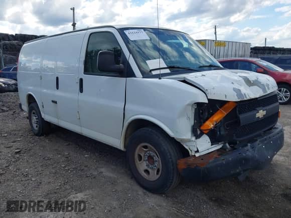 2011 Chevrolet Express Cargo z VIN 1GCWGFCA2B1162013, wystawiony jako IAAI lot #43124177 z przebiegiem 265 494 mil mil oraz . Historia ofert i sprzedaży dostępna na DreamBid. Obrazek 1.
