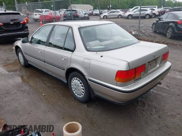 1993 Honda Accord LX z VIN JHMCB7650PC050732, wystawiony jako IAAI lot #42269319 z przebiegiem 77 651 mil mil oraz . Historia ofert i sprzedaży dostępna na DreamBid. Obrazek 3.