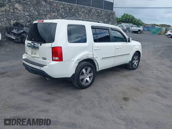 2013 Honda Pilot Touring with VIN 5FNYF4H95DB077773, listed as a IAAI auction lot 43046082 with 121,441 mi miles and . Bid and sale history available at DreamBid. Image 4.
