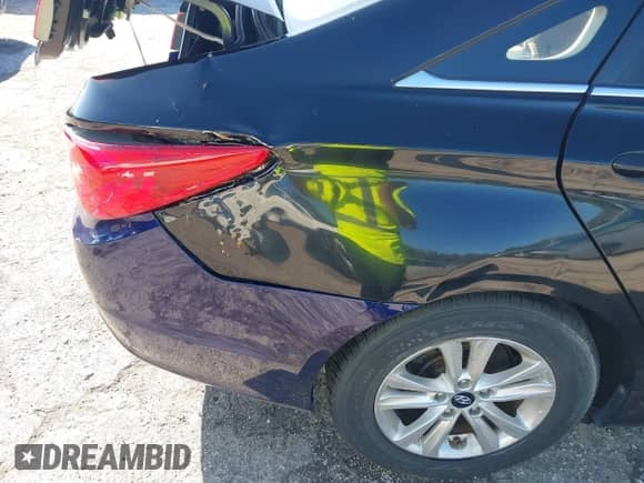 2012 Hyundai Sonata GLS z VIN 5NPEB4AC3CH502945, wystawiony jako IAAI lot #43494337 z przebiegiem 110 306 mil mil oraz . Historia ofert i sprzedaży dostępna na DreamBid. Obrazek 6.