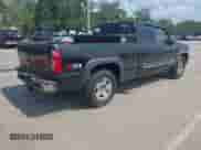 2004 Chevrolet Silverado 1500 Z71 z VIN 1GCEK19TX4E142481, wystawiony jako IAAI lot #42724167 z przebiegiem 183 644 mil mil oraz . Historia ofert i sprzedaży dostępna na DreamBid. Obrazek 4.