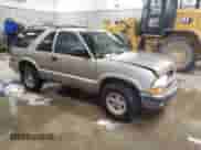 2001 Chevrolet Blazer LS z VIN 1GNCT18WX1K102325, wystawiony jako Copart lot #45460265 z przebiegiem 190 351 mil mil oraz Czysty tytuł • Clean title. Historia ofert i sprzedaży dostępna na DreamBid. Obrazek 4.