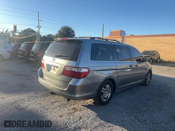2007 Honda Odyssey EX-L z VIN 5FNRL38687B007704, wystawiony jako Copart lot #89920685 z przebiegiem 285 553 mil mil oraz Czysty tytuł • Clean title. Historia ofert i sprzedaży dostępna na DreamBid. Obrazek 4.