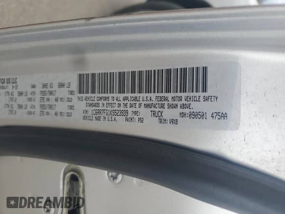 2019 Ram 1500 Tradesman z VIN 1C6RR7FG1KS523939, wystawiony jako Copart lot #54129655 z przebiegiem 279 671 mil mil oraz Czysty tytuł • Clean title. Historia ofert i sprzedaży dostępna na DreamBid. Obrazek 12.