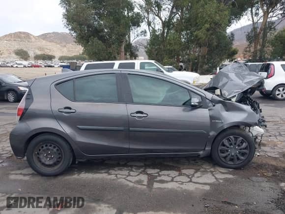 2015 Toyota Prius One z VIN JTDKDTB31F1580917, wystawiony jako IAAI lot #43198076 z przebiegiem 138 011 mil mil oraz . Historia ofert i sprzedaży dostępna na DreamBid. Obrazek 13.