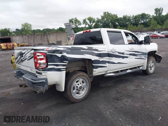 2017 Chevrolet Silverado 2500HD LT with VIN 1GC1KVEG7HF217930, listed as a IAAI auction lot 42763106 with 110,239 mi miles and . Bid and sale history available at DreamBid. Image 4.