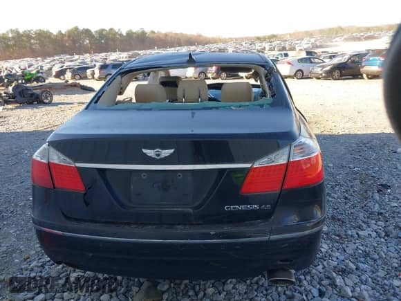 2009 Hyundai Genesis with VIN KMHGC46F49U044819, listed as a IAAI auction lot 40772396 with Not provided miles and . Bid and sale history available at DreamBid. Image 15.