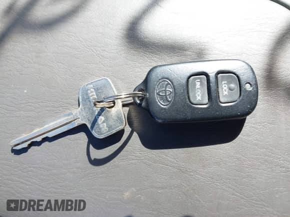 2005 Toyota Tundra SR5 с VIN 5TBBT44105S473288, выставлен на аукционе IAAI как лот 43390378 с пробегом 160 406 миль миль и . История ставок и продаж доступна на DreamBid. Изображение 11.