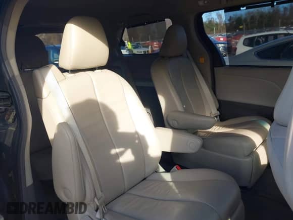 2013 Toyota Sienna XLE с VIN 5TDDK3DC0DS067993, выставлен на аукционе IAAI как лот 41832594 с пробегом 159 364 миль миль и . История ставок и продаж доступна на DreamBid. Изображение 8.