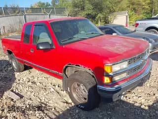 1996 Chevrolet Silverado 1500 z VIN 1GCEK19R2TE235630, wystawiony jako IAAI lot #43326822 z przebiegiem 302 180 mil mil oraz . Historia ofert i sprzedaży dostępna na DreamBid. Obrazek 1.