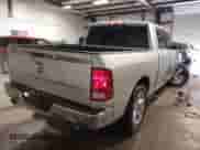 2017 Ram 1500 Big Horn z VIN 1C6RR6LT2HS547932, wystawiony jako IAAI lot #41293077 z przebiegiem 111 714 mil mil oraz . Historia ofert i sprzedaży dostępna na DreamBid. Obrazek 4.