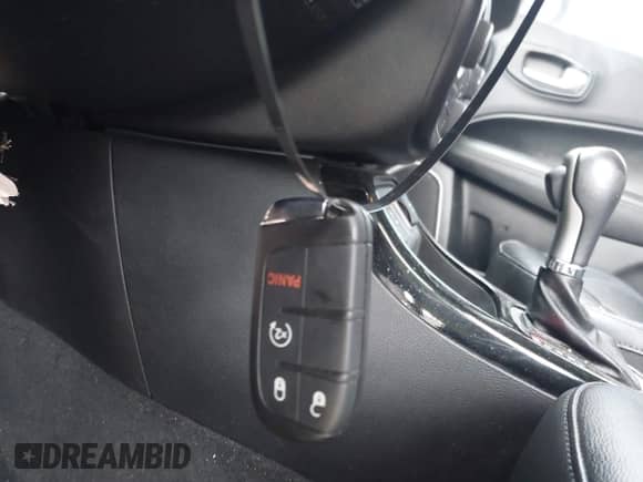 2019 Jeep Compass Altitude z VIN 3C4NJCBB8KT617753, wystawiony jako IAAI lot #42552275 z przebiegiem 63 298 mil mil oraz . Historia ofert i sprzedaży dostępna na DreamBid. Obrazek 11.