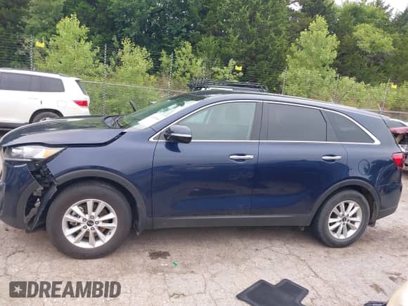 2019 Kia Sorento L с VIN 5XYPG4A30KG540438, выставлен на аукционе IAAI как лот 42405068 с пробегом 82 607 миль миль и . История ставок и продаж доступна на DreamBid. Изображение 14.