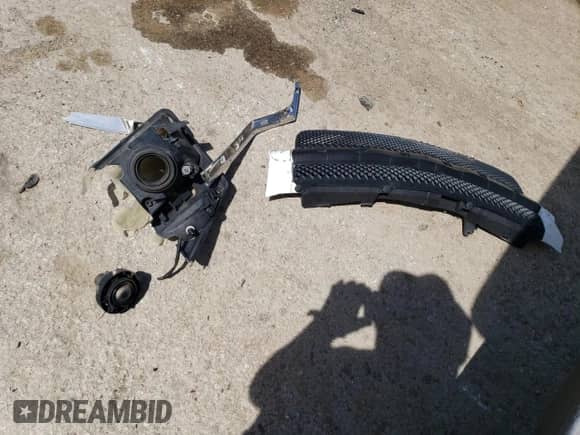 2006 Chevrolet Equinox LT z VIN 2CNDL63F266172411, wystawiony jako Copart lot #53606984 z przebiegiem 161 268 mil mil oraz Nie do naprawy • Non repairable. Historia ofert i sprzedaży dostępna na DreamBid. Obrazek 13.