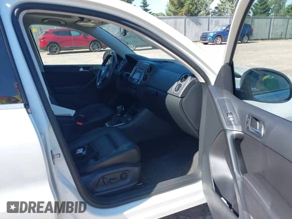 2017 Volkswagen Tiguan Sport с VIN WVGUV7AX2HW509048, выставлен на аукционе IAAI как лот 42781032 с пробегом 91 546 миль миль и . История ставок и продаж доступна на DreamBid. Изображение 5.