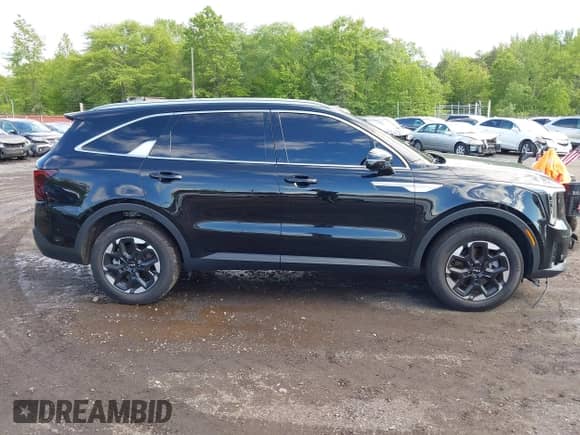 2025 Kia Sorento S with VIN 5XYRLDJC4SG322913, listed as a IAAI auction lot 42328741 with 13,180 mi miles and . Bid and sale history available at DreamBid. Image 13.