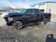 2019 Ram 1500 Rebel z VIN 1C6SRFET5KN580766, wystawiony jako Copart lot #54126805 z przebiegiem 129 515 mil mil oraz Szkoda całkowita • Salvage title. Historia ofert i sprzedaży dostępna na DreamBid. Obrazek 1.