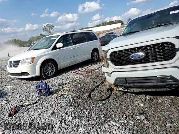 2023 Ford F-150 XL z VIN 1FTFW1E50PFB49082, wystawiony jako Copart lot #71729965 z przebiegiem 46 455 mil mil oraz Szkoda całkowita • Salvage title. Historia ofert i sprzedaży dostępna na DreamBid. Obrazek 13.