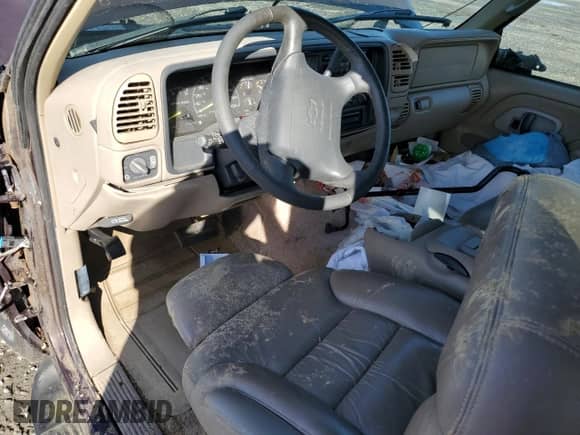 1997 Chevrolet Tahoe z VIN 3GNEK18R0VG177229, wystawiony jako Copart lot #86872144 z przebiegiem 62 707 mil mil oraz Szkoda całkowita • Salvage title. Historia ofert i sprzedaży dostępna na DreamBid. Obrazek 8.