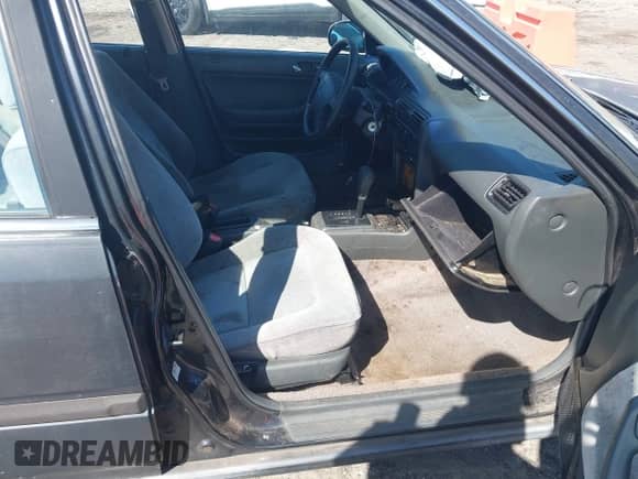 1992 Honda Accord with VIN 1HGCB765XNA117011, listed as a IAAI auction lot 43349494 with 347,242 mi miles and . Bid and sale history available at DreamBid. Image 5.