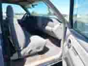 1998 Chevrolet Silverado 1500 z VIN 2GCEK19R4W1202814, wystawiony jako IAAI lot #43276189 z przebiegiem 380 182 mil mil oraz . Historia ofert i sprzedaży dostępna na DreamBid. Obrazek 5.
