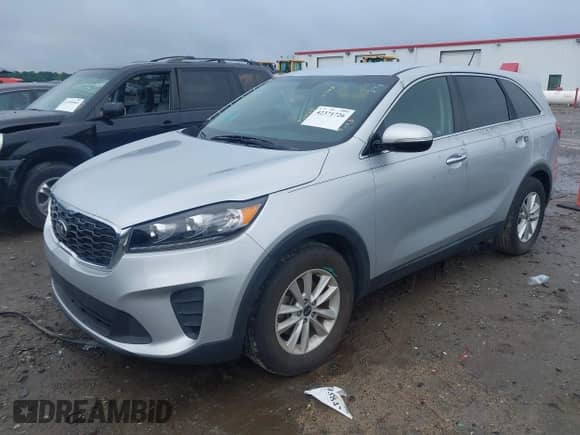 2019 Kia Sorento L z VIN 5XYPG4A30KG592930, wystawiony jako IAAI lot #42371726 z przebiegiem 61 178 mil mil oraz . Historia ofert i sprzedaży dostępna na DreamBid. Obrazek 2.