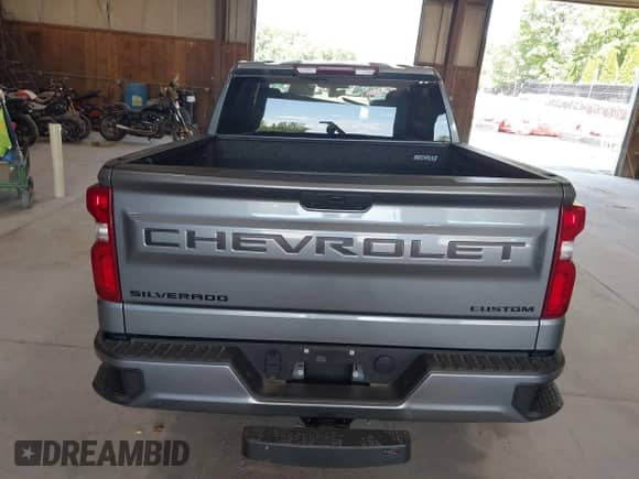 2021 Chevrolet Silverado 1500 Custom с VIN 1GCPYBEK7MZ231332, выставлен на аукционе IAAI как лот 42567389 с пробегом 41 397 миль миль и . История ставок и продаж доступна на DreamBid. Изображение 17.