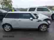 2012 MINI Hardtop z VIN WMWSU3C56CT539812, wystawiony jako IAAI lot #43268307 z przebiegiem 108 198 mil mil oraz . Historia ofert i sprzedaży dostępna na DreamBid. Obrazek 13.