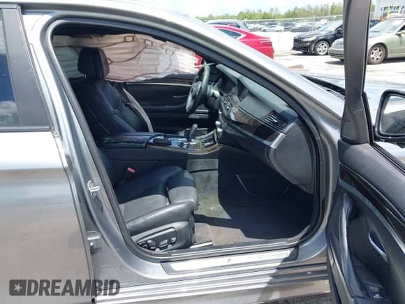 2015 BMW 5 Series 535i с VIN WBA5B1C54FG126498, выставлен на аукционе IAAI как лот 42756500 с пробегом 123 561 миль миль и . История ставок и продаж доступна на DreamBid. Изображение 5.