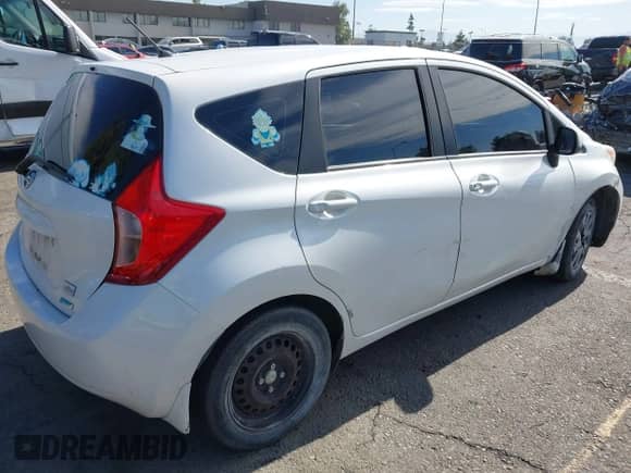 2014 Nissan Note SV z VIN 3N1CE2CP1EL427364, wystawiony jako IAAI lot #42678715 z przebiegiem 106 850 mil mil oraz . Historia ofert i sprzedaży dostępna na DreamBid. Obrazek 4.