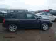 2010 Jeep Compass Sport z VIN 1J4NT1FB9AD677161, wystawiony jako IAAI lot #42686377 z przebiegiem 177 564 mil mil oraz . Historia ofert i sprzedaży dostępna na DreamBid. Obrazek 14.