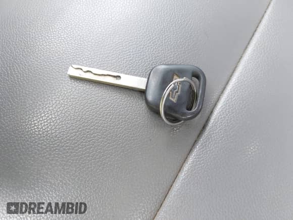 2015 Chevrolet Silverado 2500HD Work Truck z VIN 1GC2KUEG6FZ514228, wystawiony jako IAAI lot #42802030 z przebiegiem 149 209 mil mil oraz . Historia ofert i sprzedaży dostępna na DreamBid. Obrazek 11.