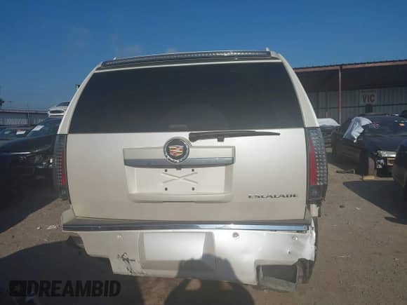 2013 Cadillac Escalade Premium z VIN 1GYS4CEF8DR154107, wystawiony jako IAAI lot #42699477 z przebiegiem 164 295 mil mil oraz . Historia ofert i sprzedaży dostępna na DreamBid. Obrazek 17.