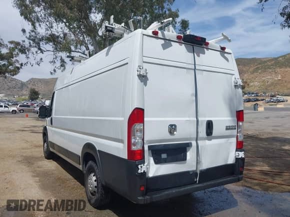 2023 Ram ProMaster Cargo z VIN 3C6MRVJG7PE536680, wystawiony jako IAAI lot #42044422 z przebiegiem 43 424 mil mil oraz . Historia ofert i sprzedaży dostępna na DreamBid. Obrazek 3.