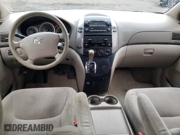 2010 Toyota Sienna CE z VIN 5TDKK4CCXAS337354, wystawiony jako Copart lot #80162185 z przebiegiem 352 738 mil mil oraz Szkoda całkowita • Salvage title. Historia ofert i sprzedaży dostępna na DreamBid. Obrazek 8.